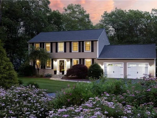 31 Wickaboxet Dr, West Greenwich, RI 02817