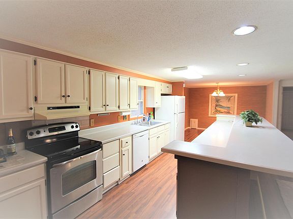 5th image of 2090 Stephenson Rd