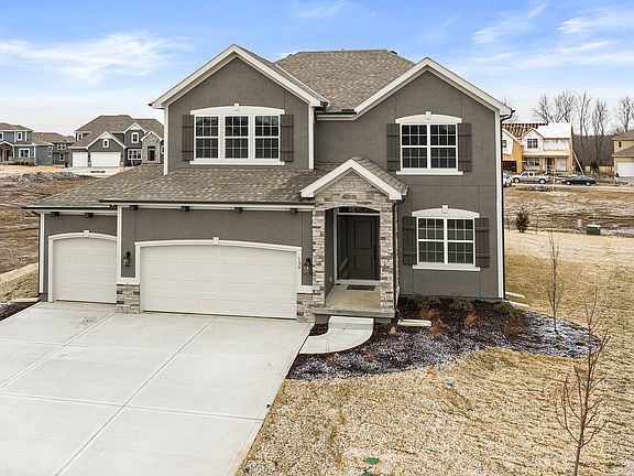 2nd image of 139 SE Briar Valley Ln