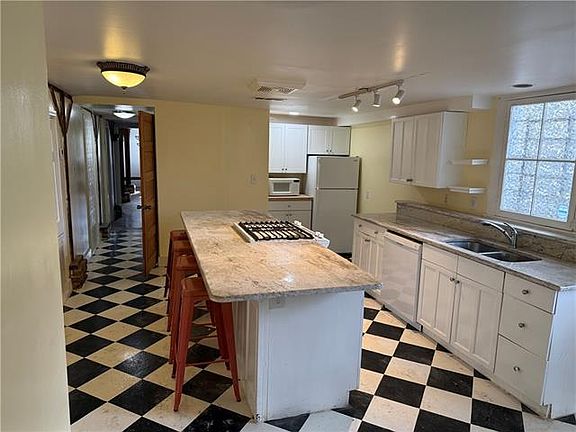 3rd image of 8132 Hickory St #A