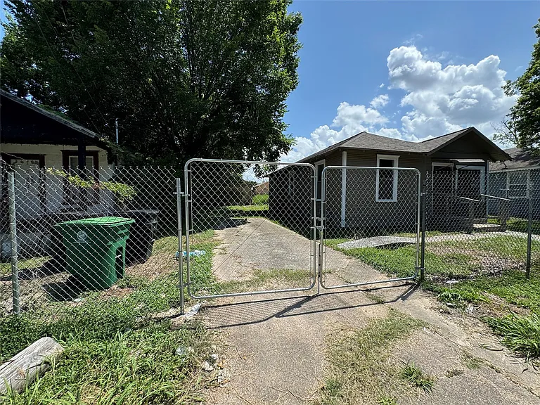 3428 Reeves St — Photo 9