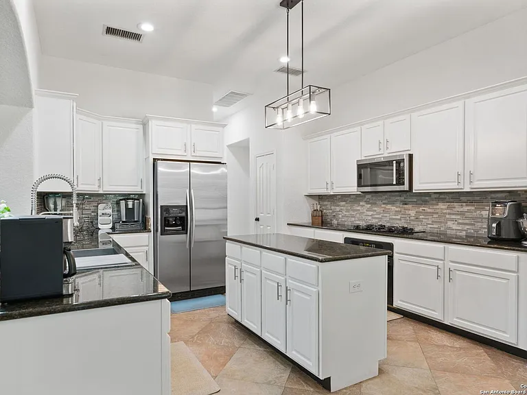 614 Cypress Trl — Photo 6