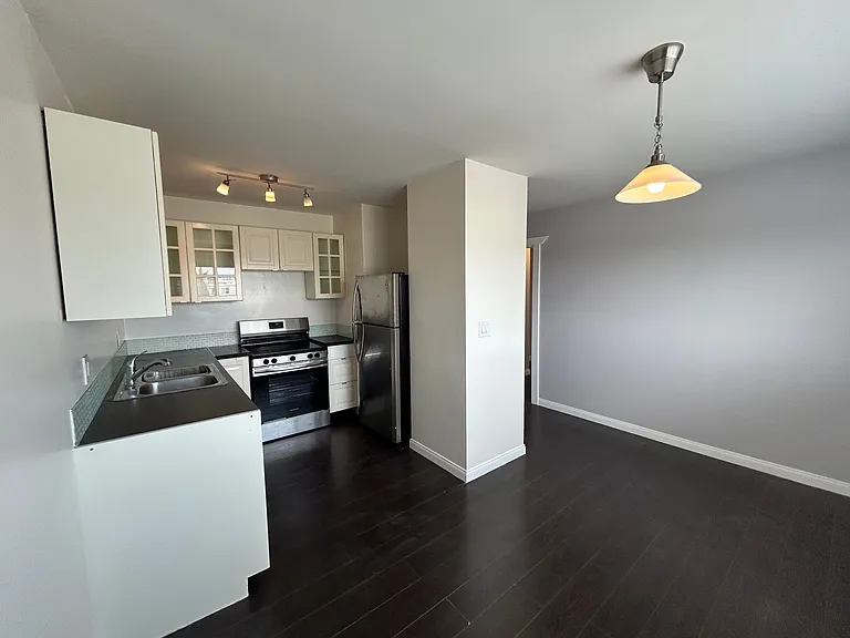 1901 6th St #304 — Photo 22