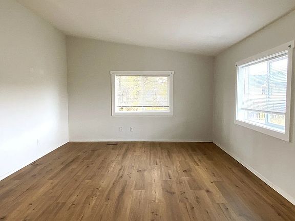 3rd image of 640 Sunridge Ave
