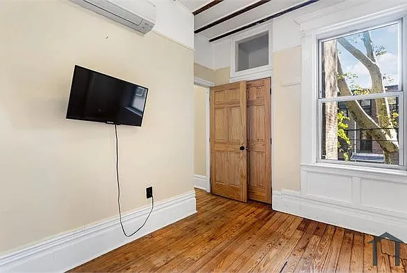 2408 Webster Ave — Photo 8
