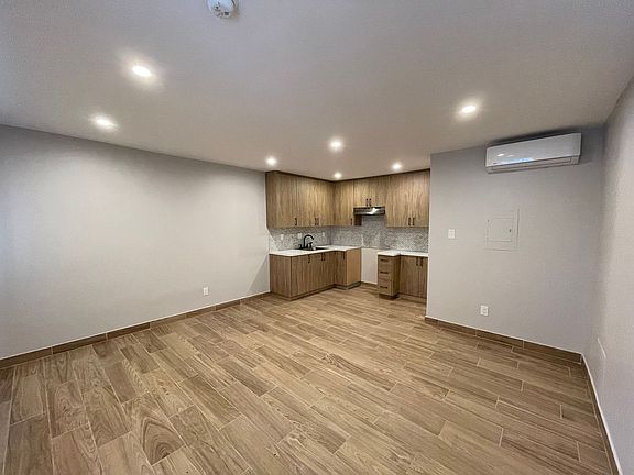 3rd image of 20301 Cohasset St APT 9