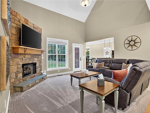 3rd image of 8915 Grove Park Dr