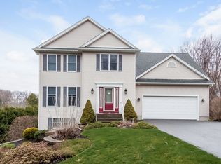 31 Strawberry Hill Rd, Feeding Hills, MA 01030