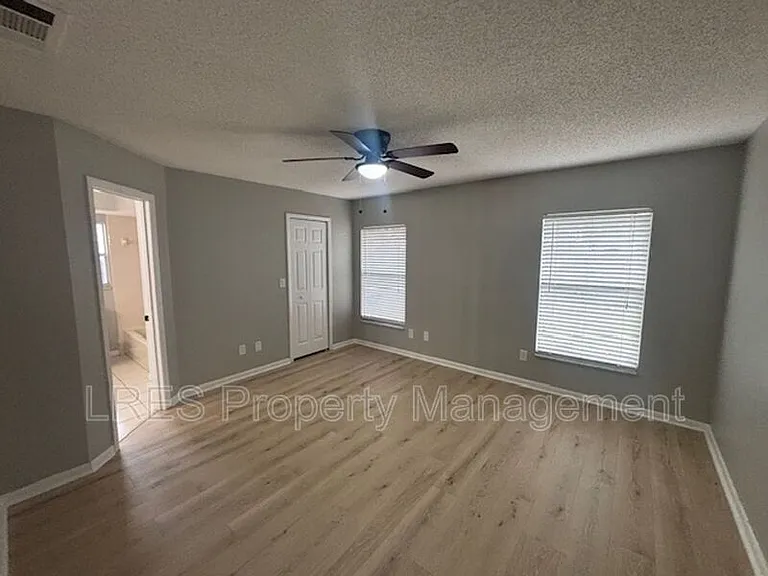 1004 Stout Ct — Photo 27