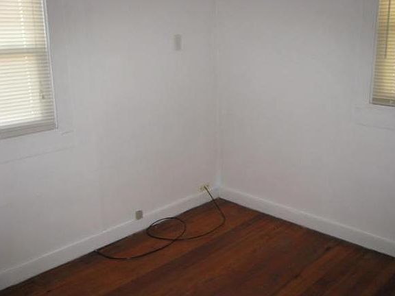 5th image of 914 Lamont St