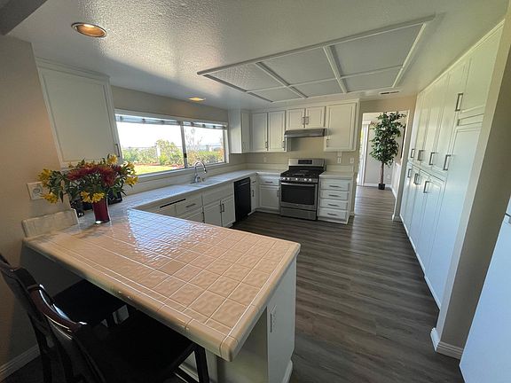 Sunny Kitchen - Great Views