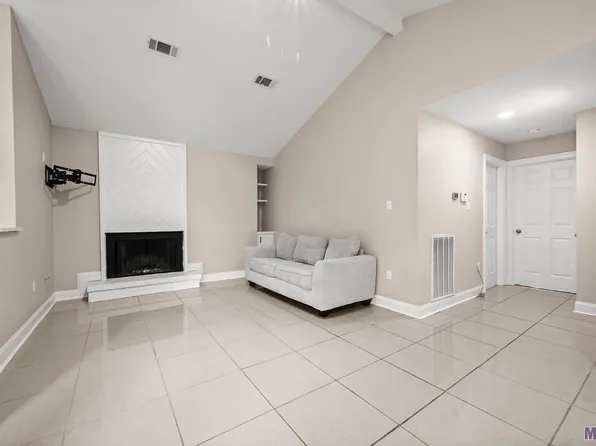 8049 Summa Ave APT D, Baton Rouge, LA 70809