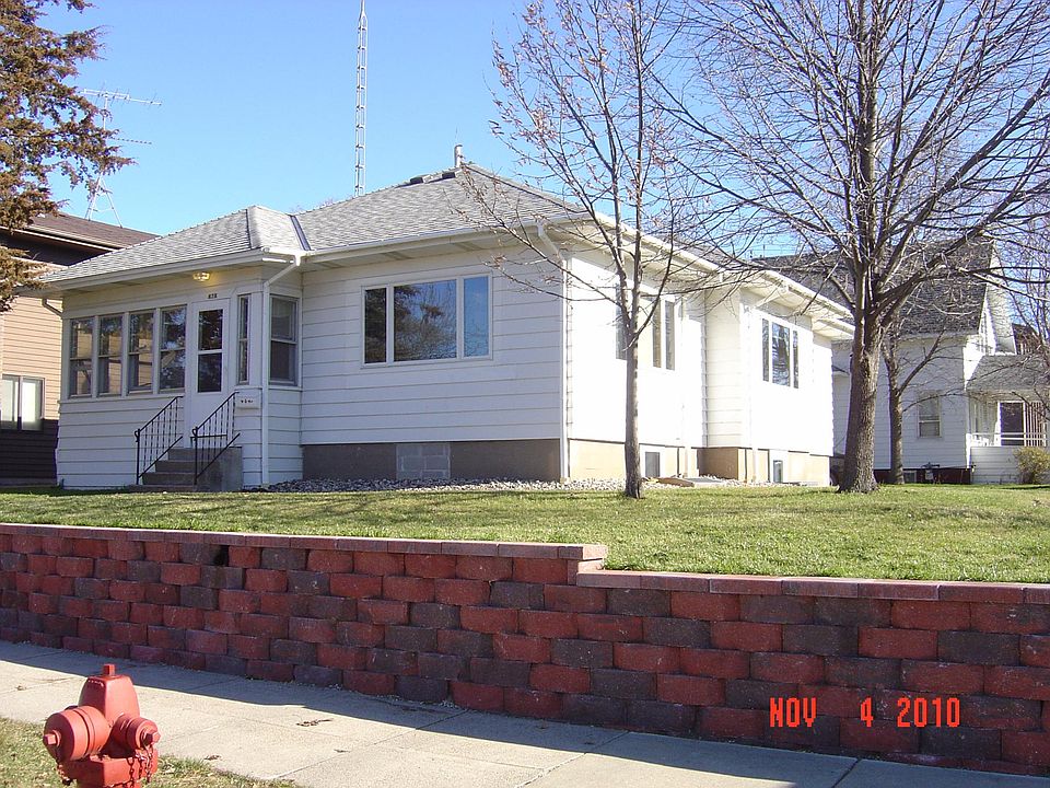 1st image of 828 7th Ave S