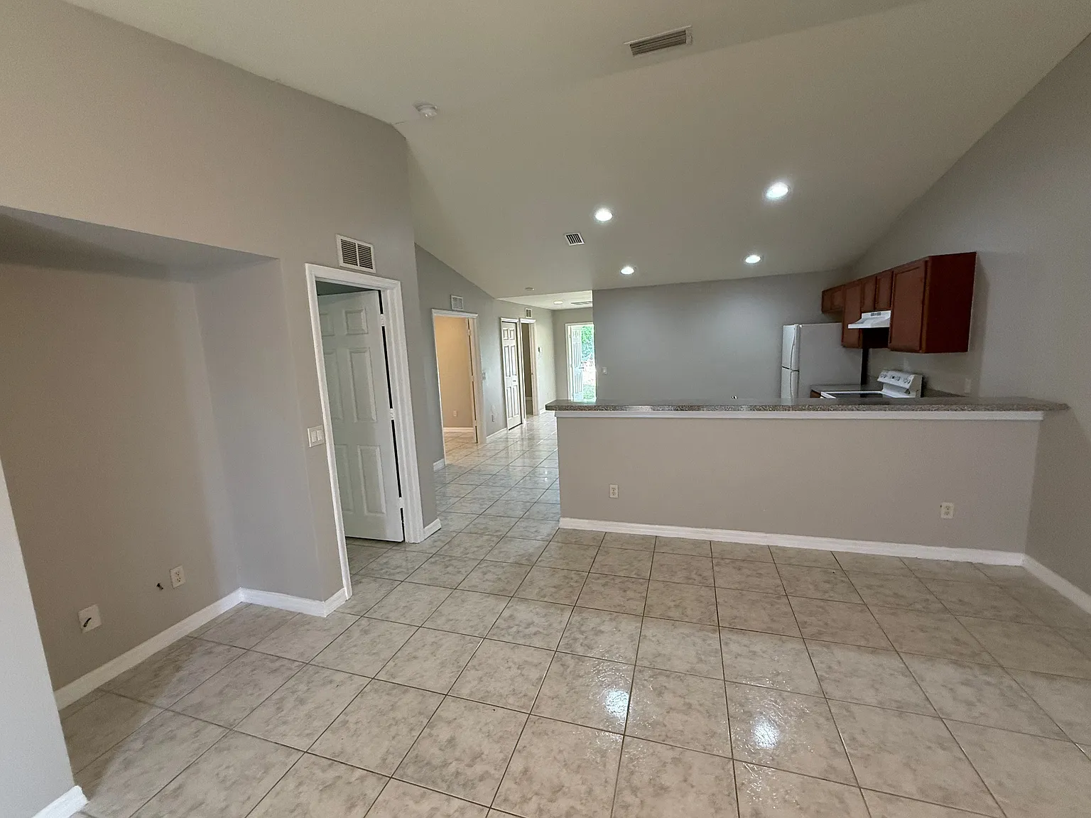 3 bed, 2.0 bath, 1195 sqft, $1,399 — Photo 3