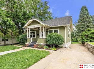921 S 41st St, Omaha, NE 68105
