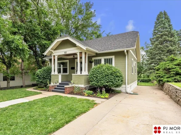 921 S 41st St, Omaha, NE 68105