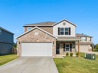 819 E Sparrow Cir, Fayetteville, AR 72701
