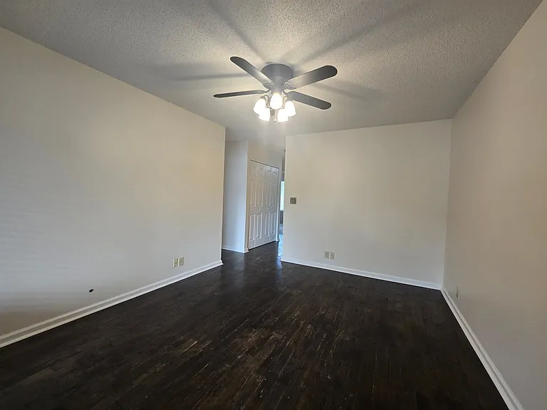110 Westbrook Ct — Photo 8