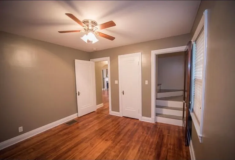 2537 Ridgewood Ave — Photo 2