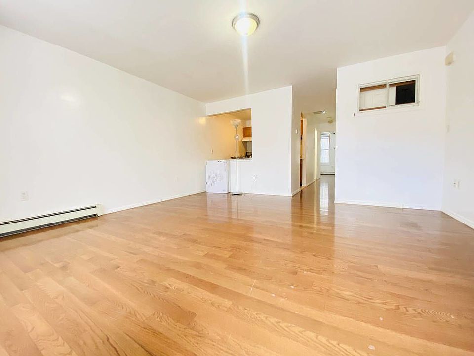 1st image of 2086 Dean St #1