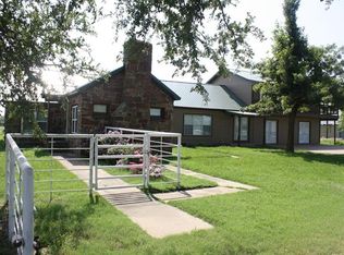 1932 E 2050 Rd, Hugo, OK 74743