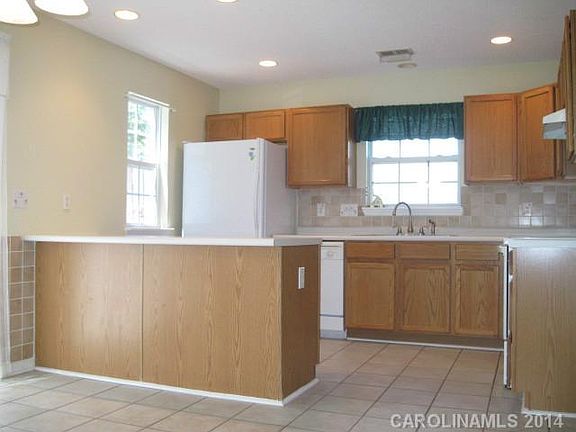 3rd image of 7530 Petrea Ln