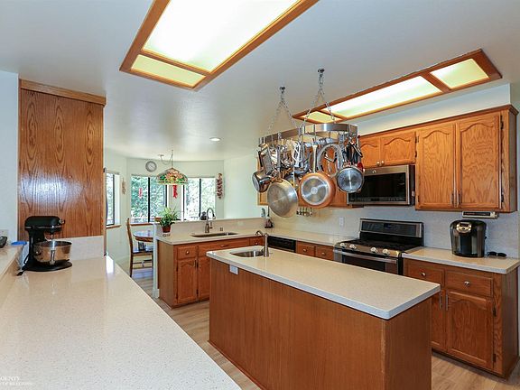 3rd image of 17788 Lawrence Way