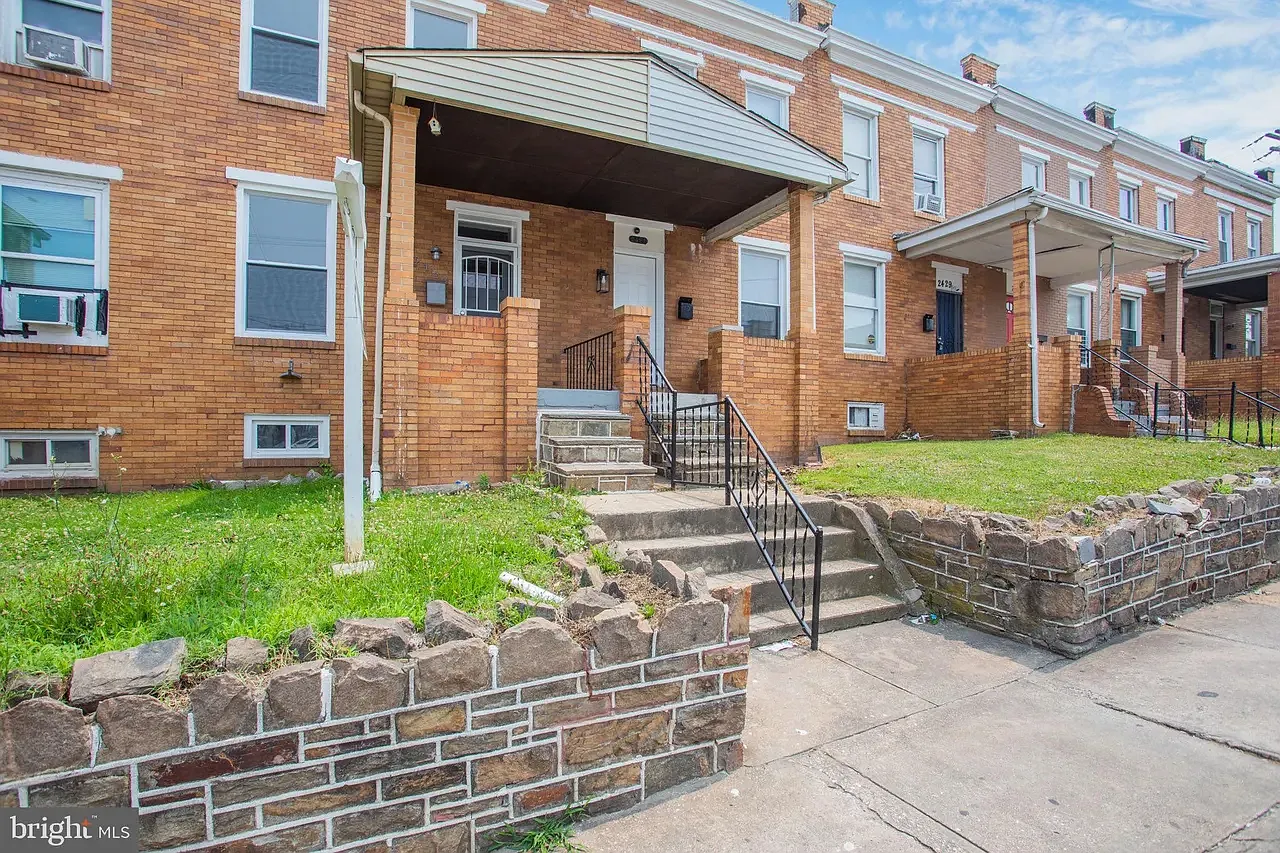 3 bed, 1080 sqft, $1,850 — Photo 1