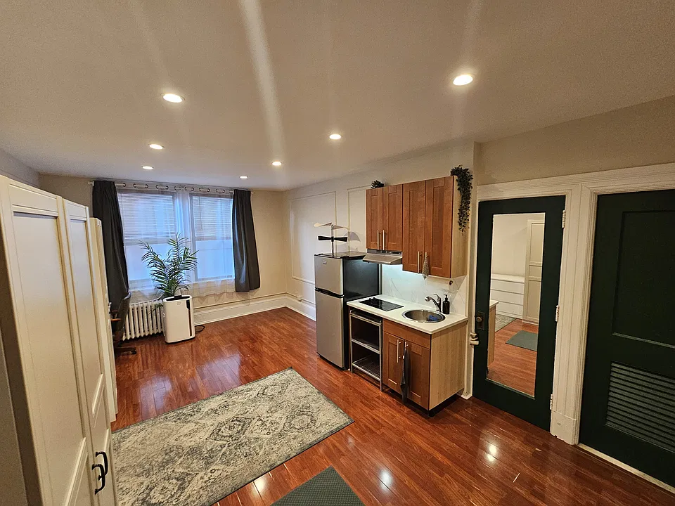 1324 Locust St