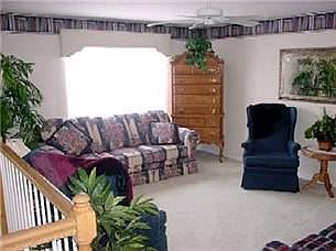 HR3P542OD-living-area-with-flat-screen-tv