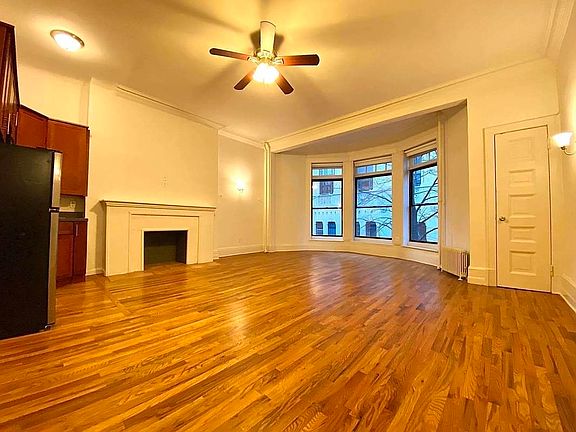 3rd image of 256 W 73rd St