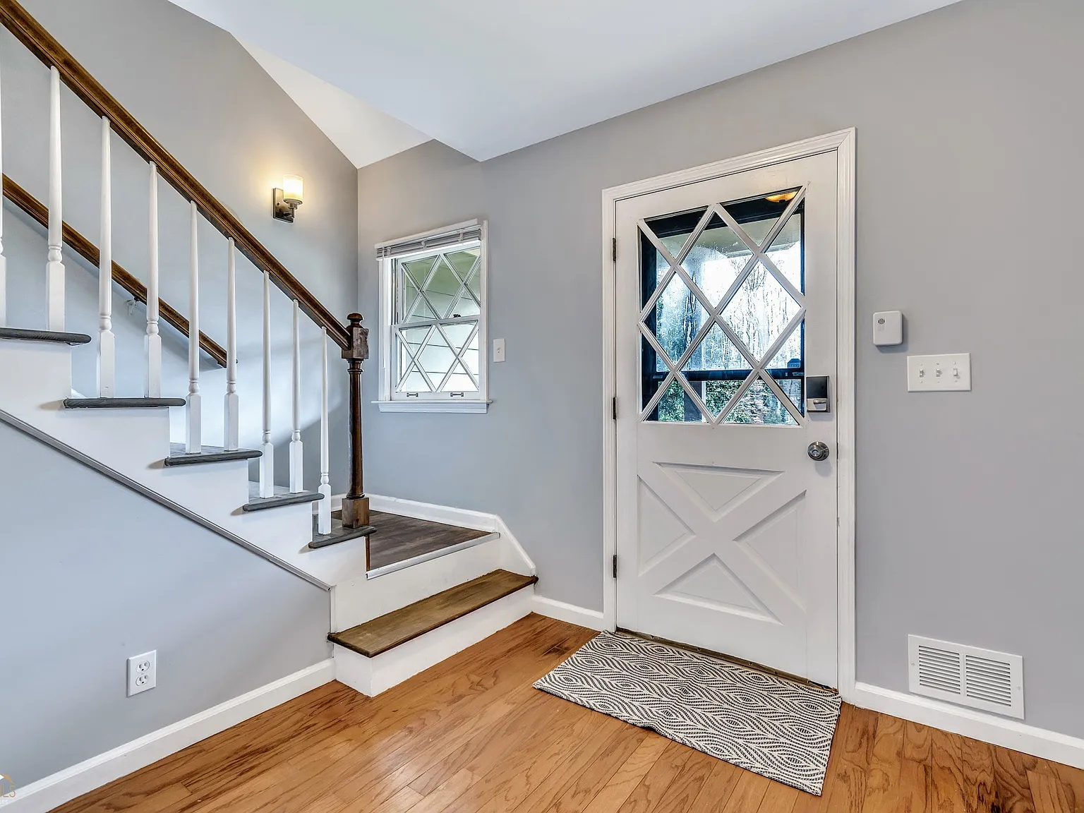 5 bed, 3.0 bath, 3200 sqft, $6,900 — Photo 3