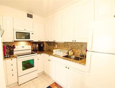 401 Golden Isles Dr APT 809, Hallandale, FL, 33009
