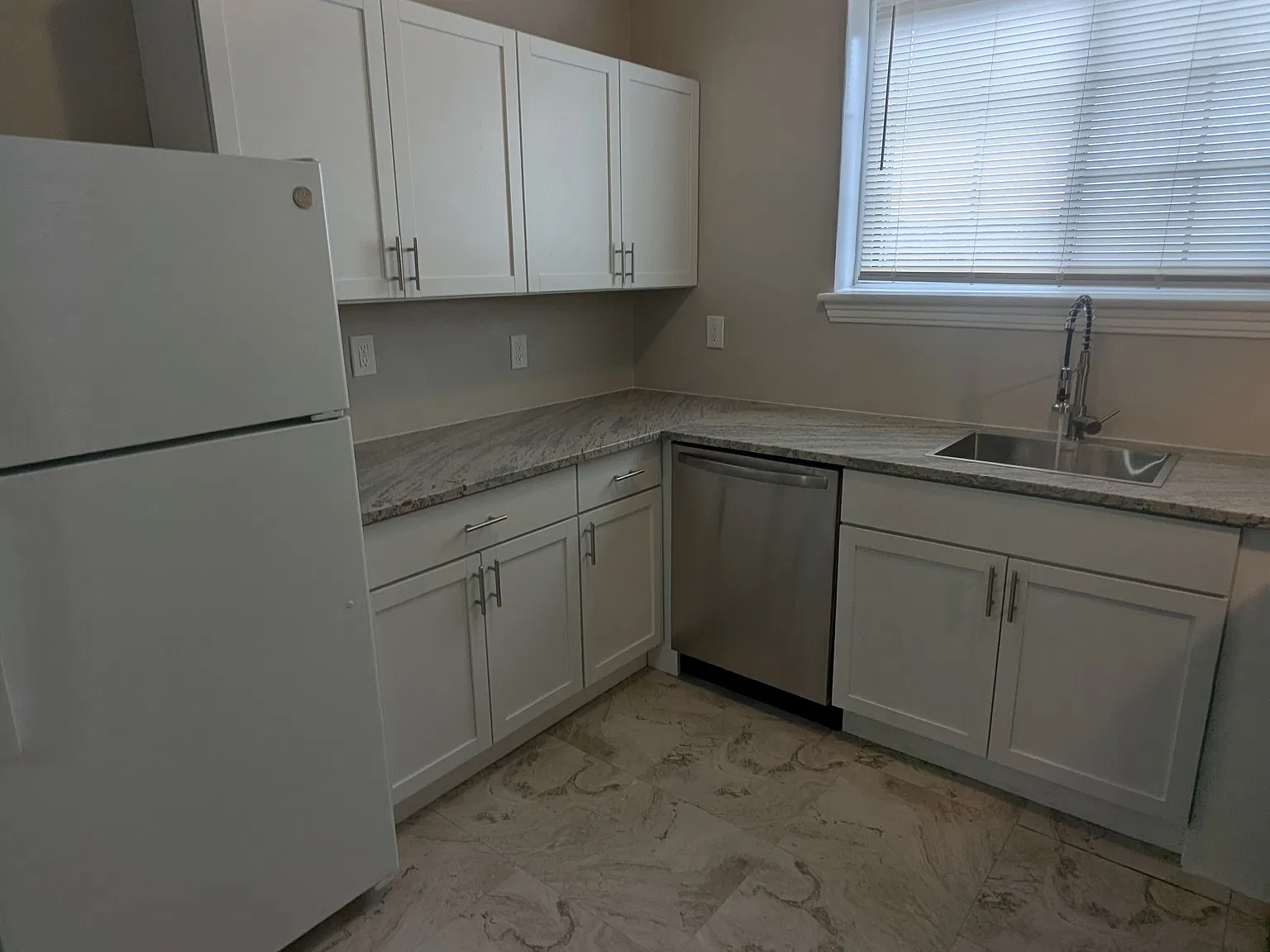 2 bed, 1100 sqft, $1,675 — Photo 3