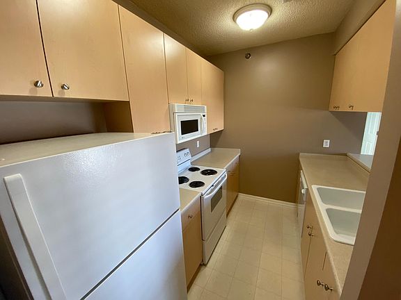 5th image of 1380 SE Florence Dr Unit 35