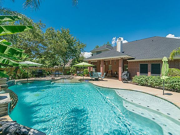 4th image of 2207 Magnolia Bnd