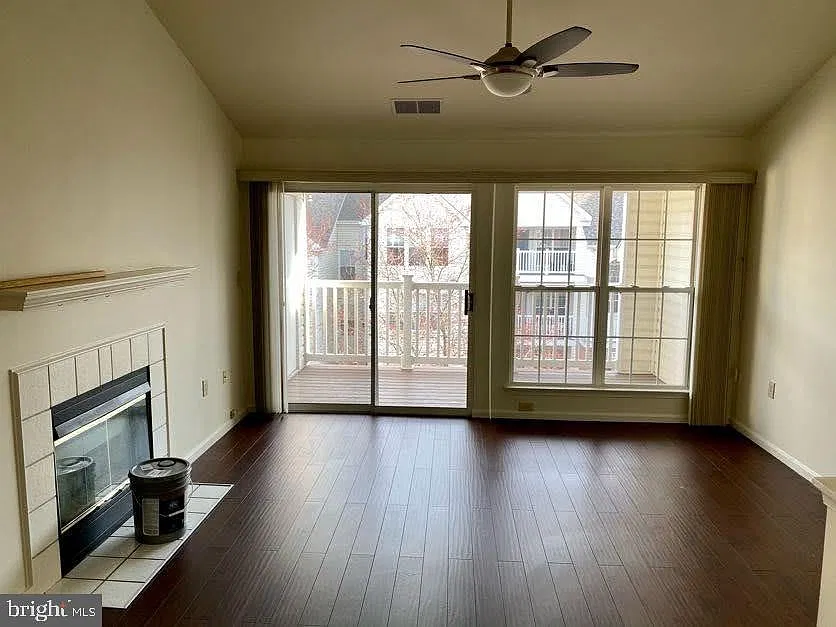 2 bed, 1038 sqft, $2,100 — Photo 4