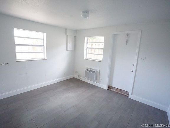 4th image of 390 NE 30th St #1-2