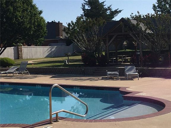 4th image of 1701 Chatham Ln