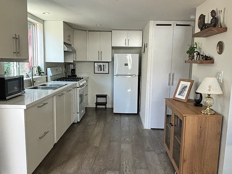 716 Pomona Ave — Photo 3