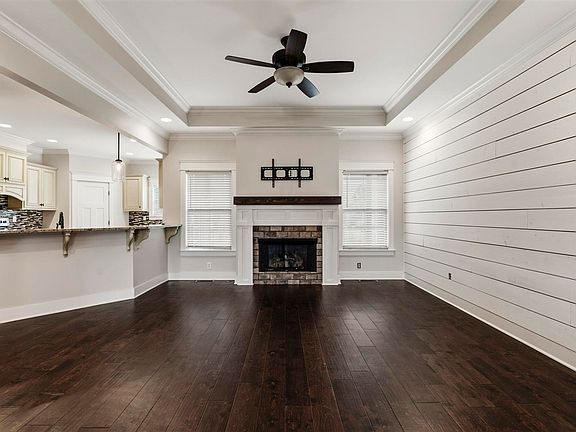 2nd image of 221 Chelsa Ct