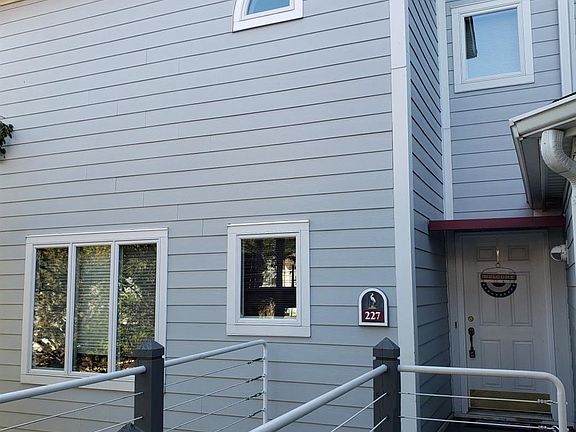 3rd image of 227 Grand Hbr #227