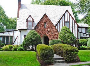 11 Dunster Rd, Great Neck, NY 11021