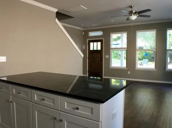 393 S Hill Ave, Fayetteville, AR 72701