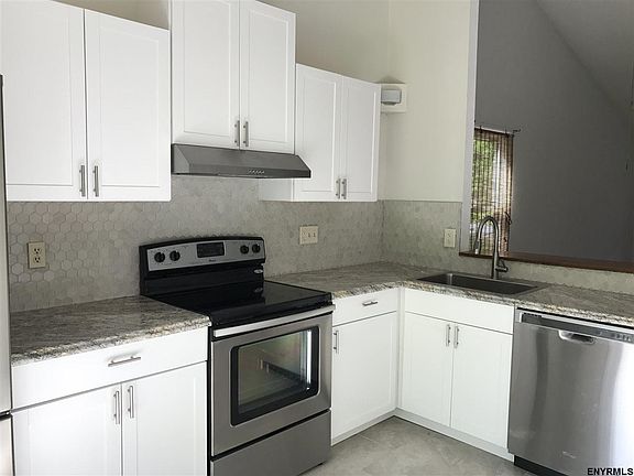 3rd image of 244 Woodscape Dr