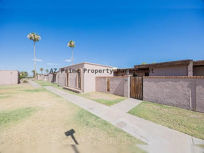 6008 W Augusta Ave — Photo 1