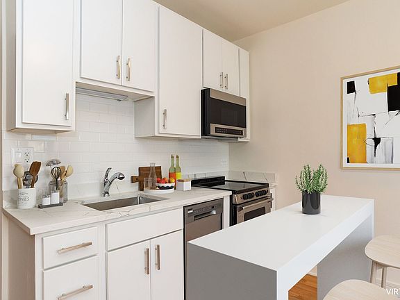 3rd image of 4325 N Dayton St #105