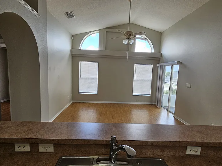 7642 Fordham Creek Ln — Photo 3