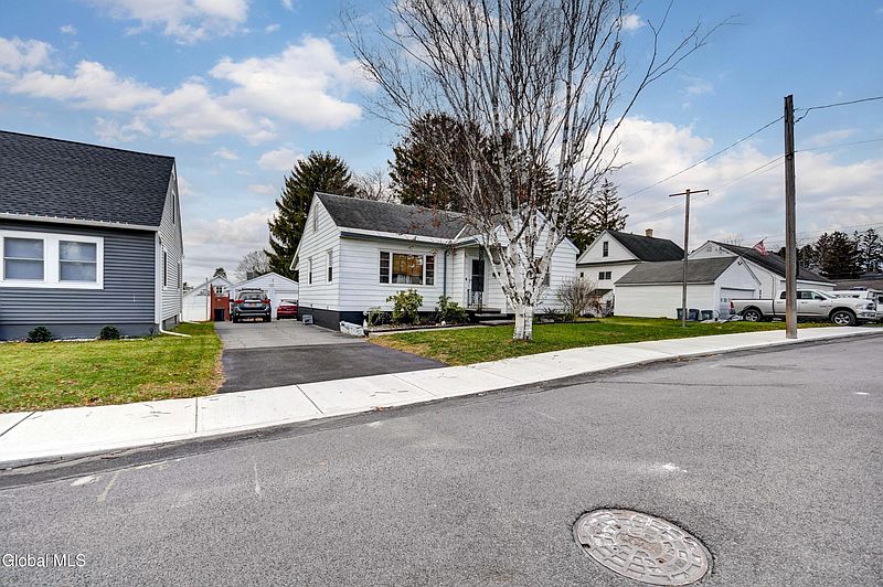 3rd image of 1 Julia Street