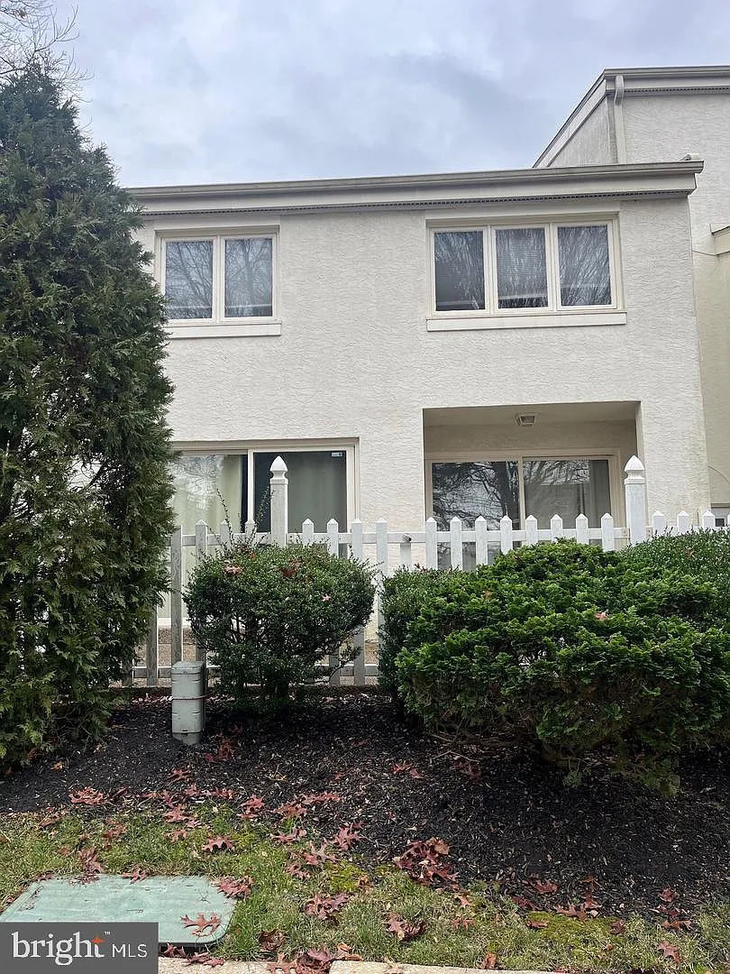 3 bed, 4.0 bath, 1388 sqft, $3,400 — Photo 1